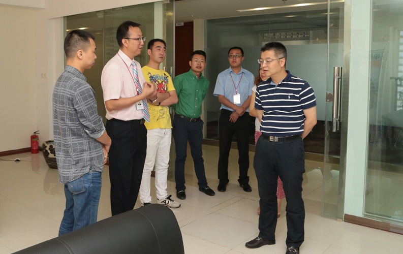 重慶市渝北區(qū)人民政府相關領導蒞臨云南天度集團考察，雙方將于近日簽訂投資合同，天度集團將在重慶投資設立控股子公司-重慶天度網(wǎng)絡信息技術有限公司，并建立200人規(guī)模的專業(yè)技術研發(fā)基地，此后將大大增強天度技術研發(fā)實力和公司綜合優(yōu)勢